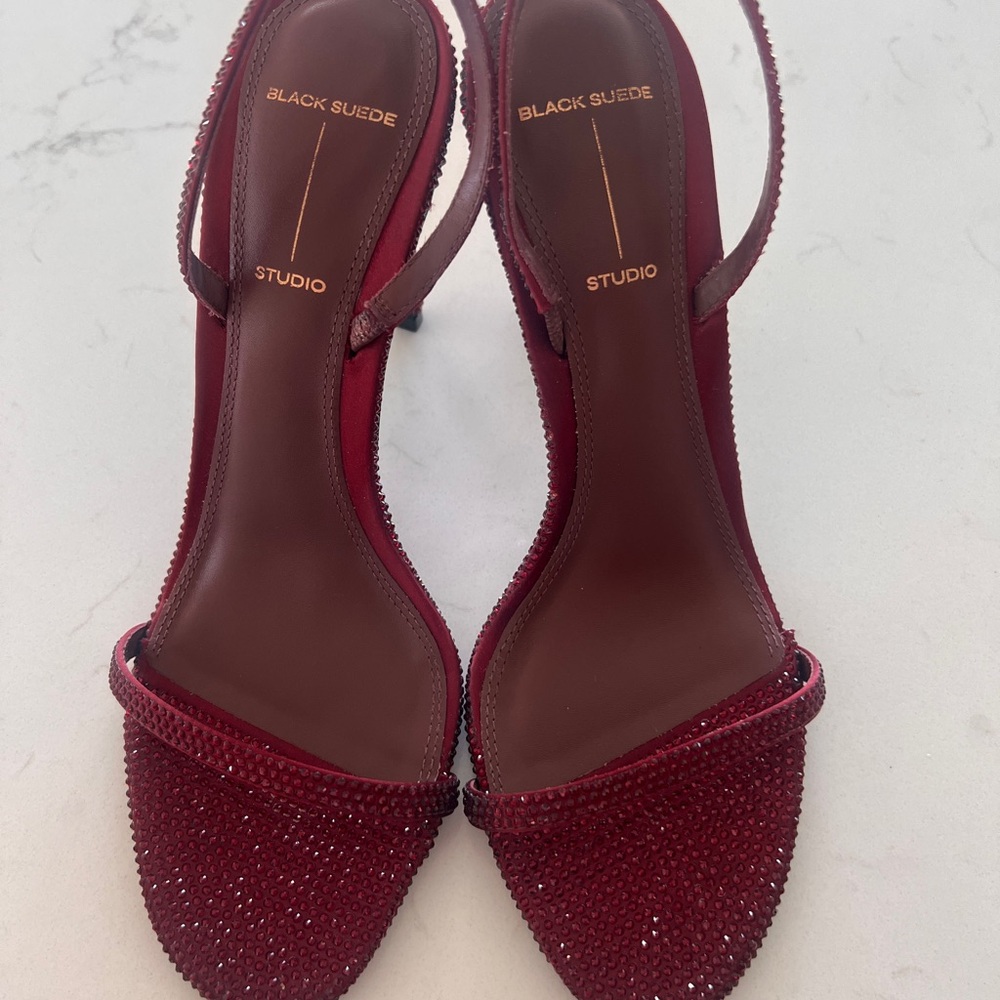 ✨Crystal Embellished Luciana Slingback
Sandal in Syrah Satin BLACK SUEDE STUDIO✨ - Picture 6 of 11